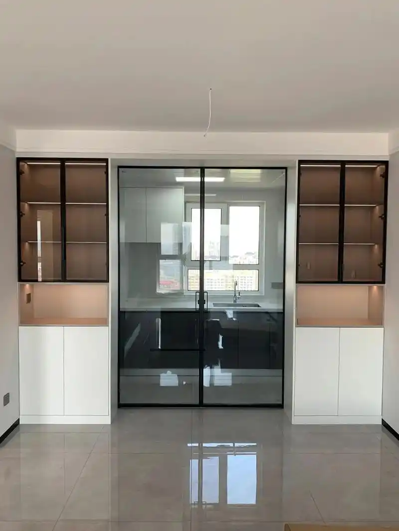 厨房酒柜推拉门一体.餐厅小做不了酒柜,可以拆除厨房两面墙,两 - 抖音