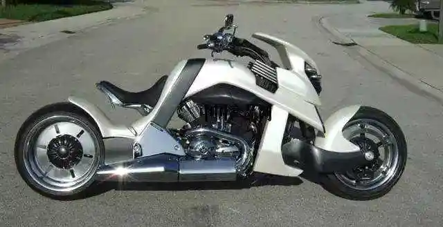 百万级别的暴龙摩托车见过吗 交警看见乐了!