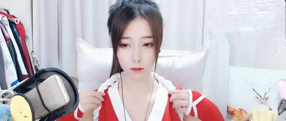 虎牙伟妹就这格局