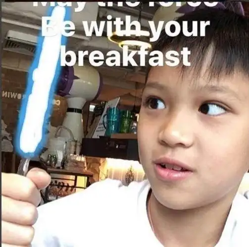 张慕童才11岁就这么帅 双眼皮简直完美!