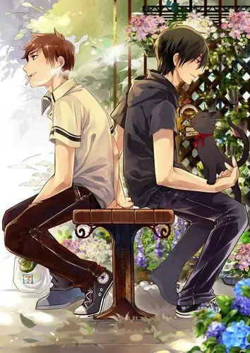 求小哥和吴邪背对背坐在花园的凳子上,小哥手上抱着只黑猫的图片,要大