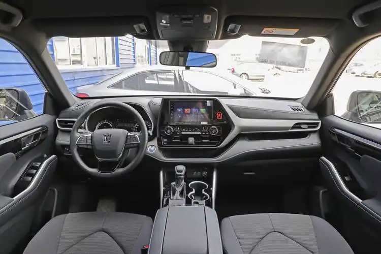 2021款 皇冠陆放 2.5l 四驱 精英版内饰