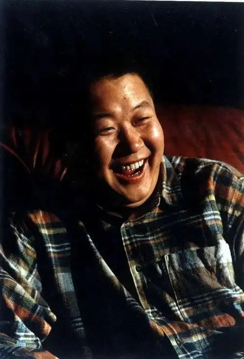 牛振华从食堂大师傅到国际影帝冯巩最佳搭档48岁酒驾去世