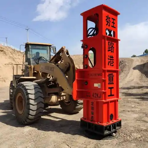 装载机改振动强夯机云南省基坑夯实出租液压打夯机图片