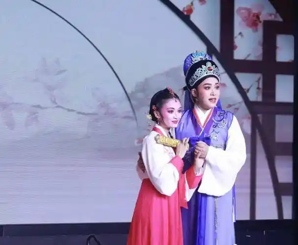 李小飞《盘妻索妻--洞房悄悄静幽幽》表演者:黄红燕清唱《兰花吟》