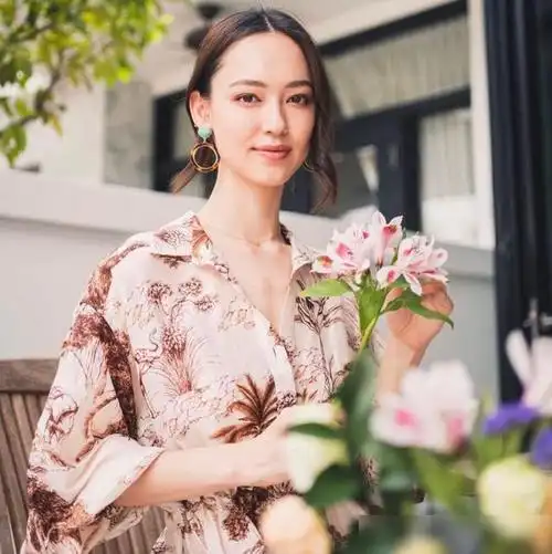 22岁就征服香奈儿混血颜值被称为亚洲颜值天花板却靠身材吃饭