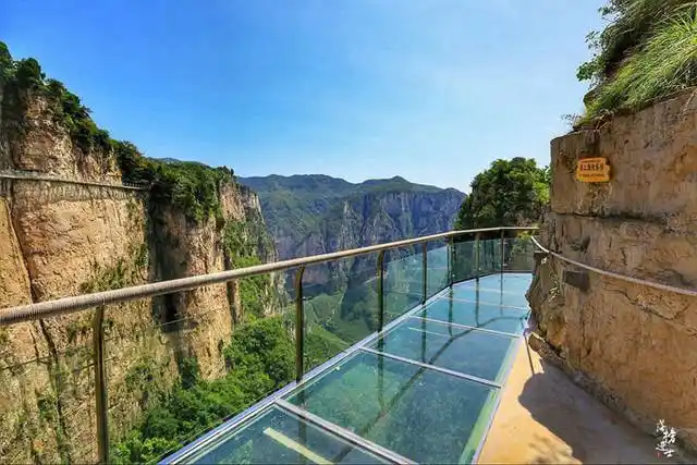 凤凰岭玻璃栈道有两条,这一条全长120米,暂时还