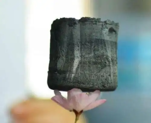 它是世界上已知的最轻固体材料,由浙江大学高超教授率领的一支研究