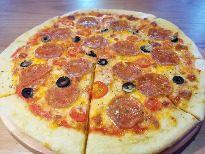 烤鸡 12寸萨拉米披萨 德国香肠 各式小吃 田园沙拉