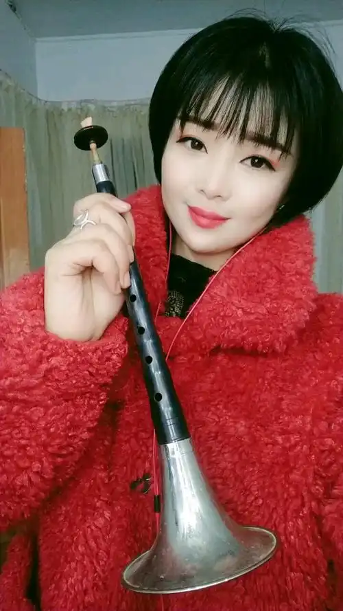 豫东女唢呐王段莎莎,不光吹的好,人更漂亮-度小视
