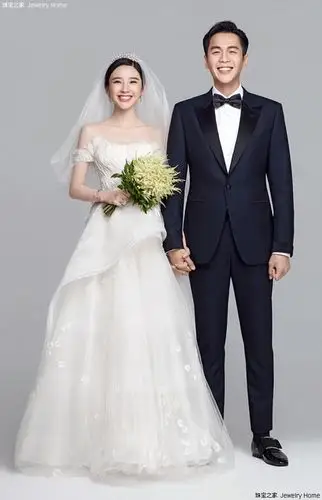 莱绅通灵的代言人,小糖糖在婚礼当天佩戴了leysen1855王后钻石王冠