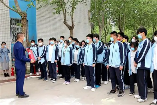 郑州市第二十九中学组织开展灭火实操技能演练