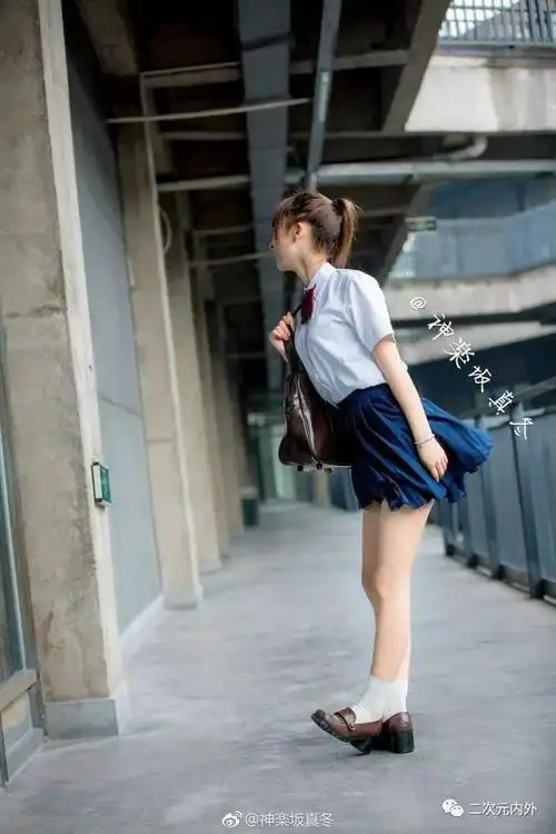 女孩裙下到底有什么主播污冬来告诉你哦