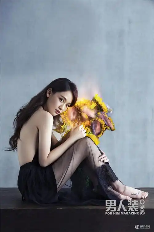 陈乔恩《男人装》性感蜕变 文艺性感一线之隔