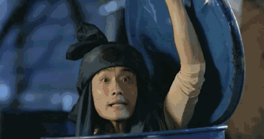 梁家辉教人死的方法,结果自己被石头砸,被车子撞