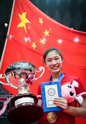 王梦洁凭借着优异的表现力压林莉成为中国女排的首发自由人