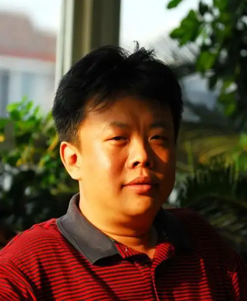 央视主持人刚强:娶二婚妻子春妮,结婚后意外得子家人乐开怀