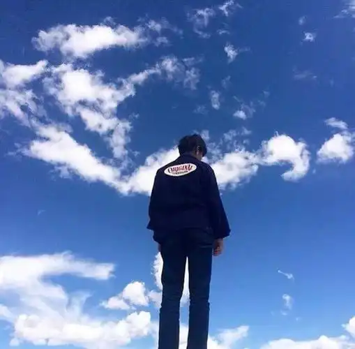 我爱你十年如一日沉淀,放手给你所有的碧水蓝天__男生头像 by孤倌