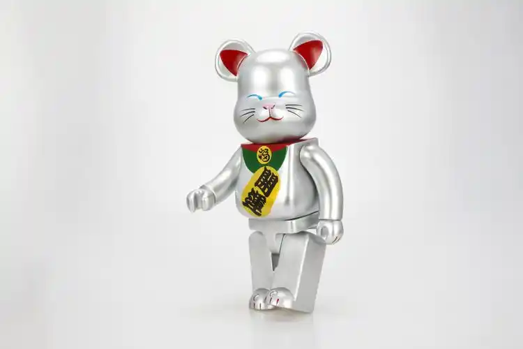 白猫千万两暴力熊公仔积木熊bearbrick 开运招财猫手办模型400%