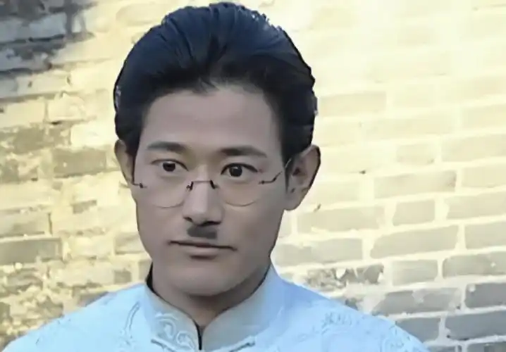 《小兵张嘎》斋藤考过汉语考试,喜笑颜开满脸褶,改中文名引热议_中国