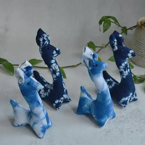 云南大理蓝染布艺扎染布偶小鹿挂件摆件饰品文艺多色长颈鹿批发