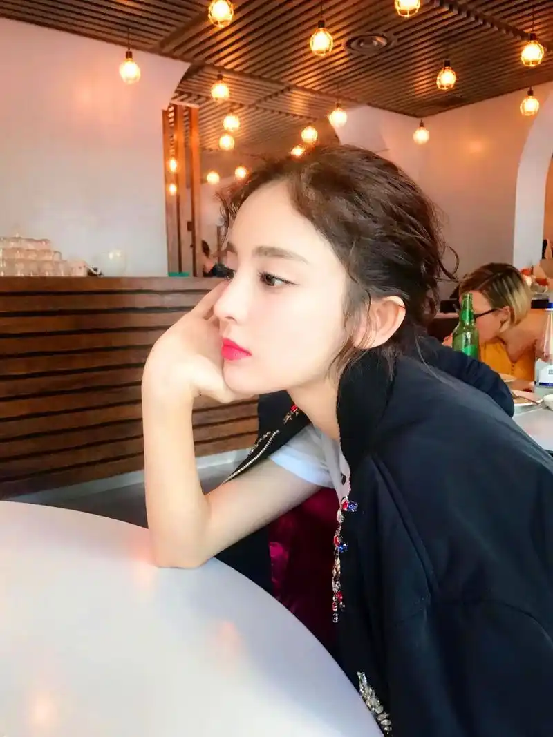 显脸小的是这几种发型,变精致小脸美女,男生最喜欢第二种