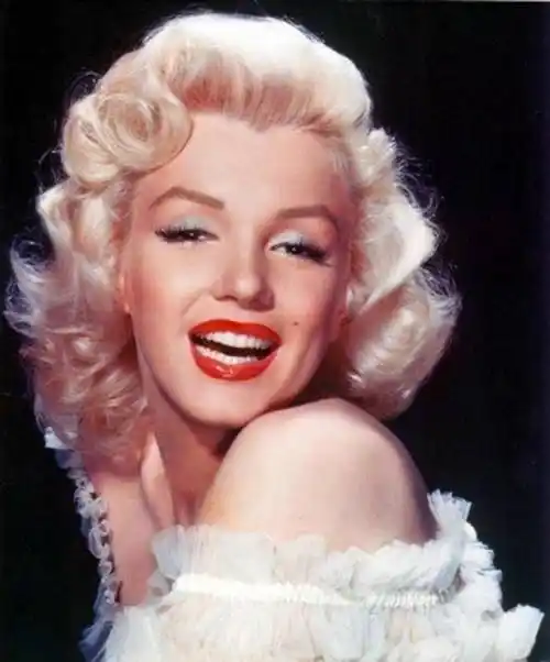 玛丽莲梦露:为什么那么多男人渴望她,却没人陪她走到最后_人们_迪马