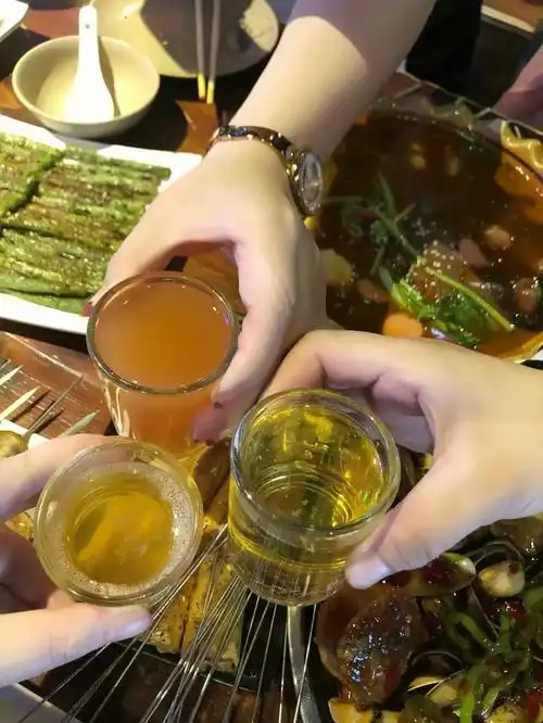听听歌,撸撸串,喝喝酒,姐妹聚餐