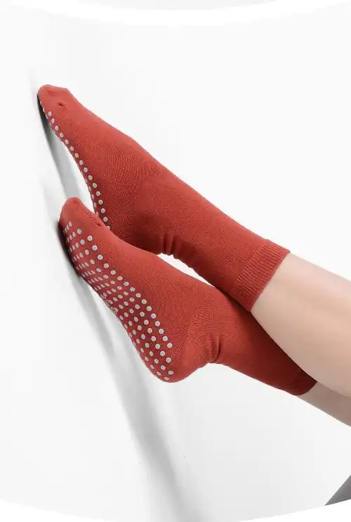 跳操袜瑜伽袜中筒运动训练防滑女室内蹦床专用普拉提硅胶袜 黑色 均码