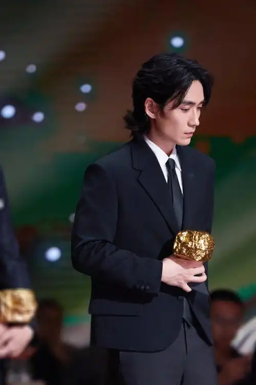 #人生大事##中国电影导演之夜##明星爱大牌#