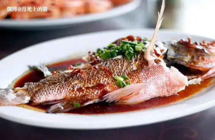 清蒸红油鱼,豆豉蒸生蚝,蒜蓉粉丝蒸扇贝