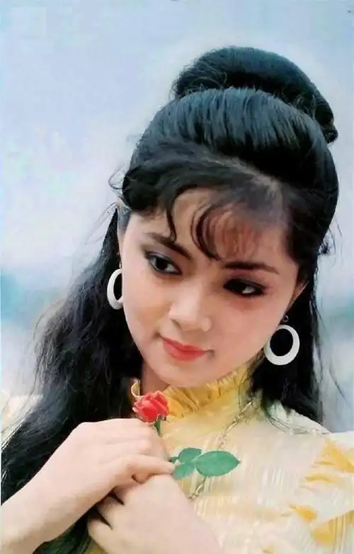 薛宝钗张莉身价过亿56岁依旧未婚终究难逃红楼一梦