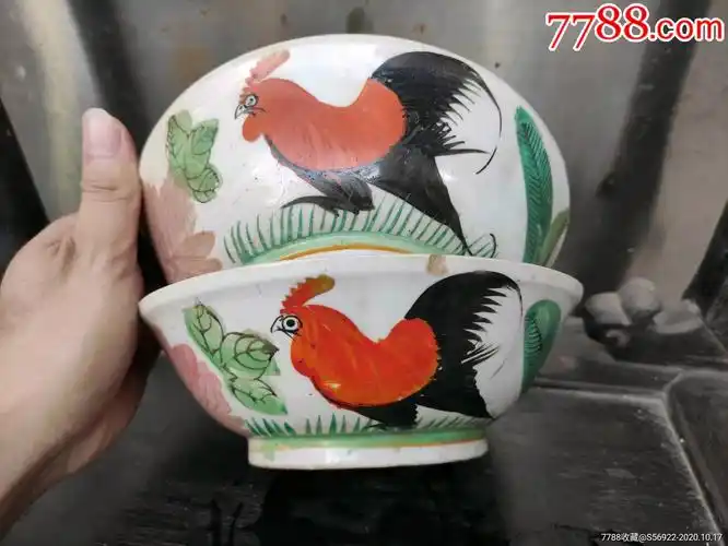 民国粉彩大公鸡碗一对