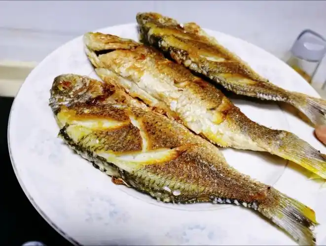 香煎黄翅鱼,无涂层锅煎鱼不粘锅,心情美丽!