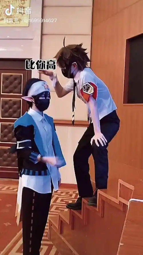 也不知道安迷修怎么回事居然要和我比身高雷狮安迷修凹凸世界cos雷安