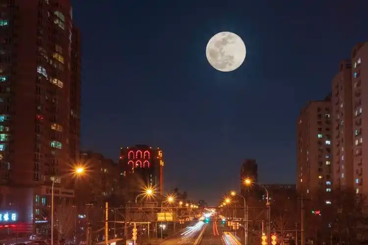 今日元宵节,老话"元宵月亮圆,4人要躲月"啥意思?哪4人要躲?