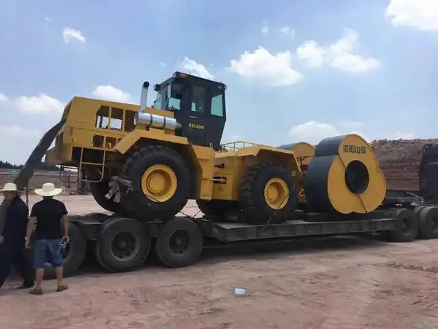 冲击压路机和牵引车是怎样配合工作的?现场施工视频赏析!