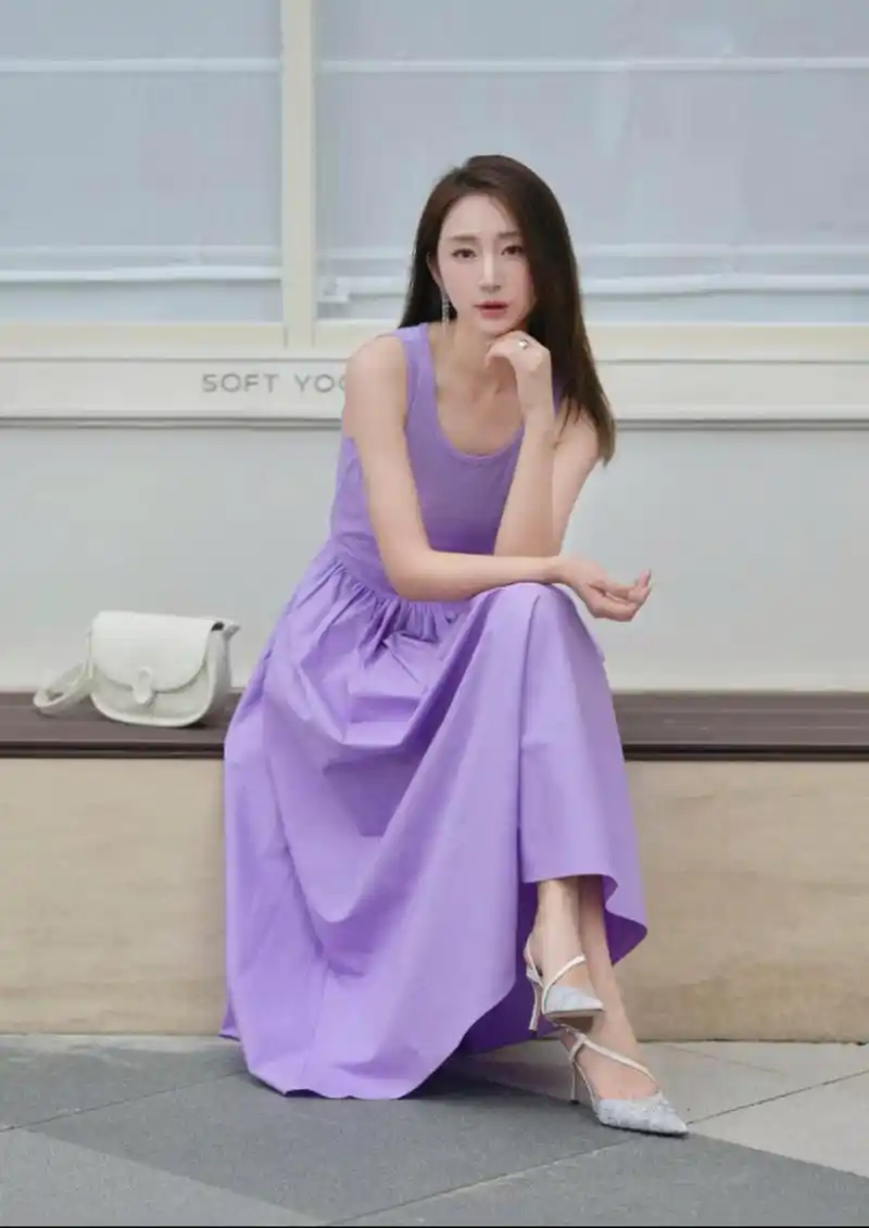 淡紫色长裙真的好美 搭配尖头水钻高跟鞋好气质!