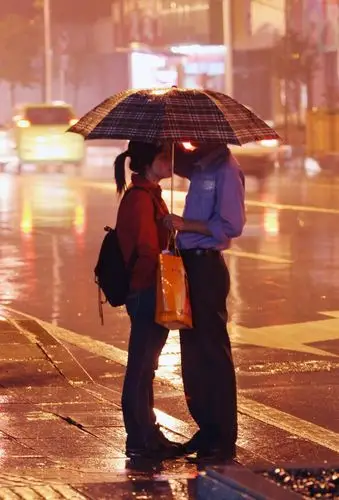 你是我的情人(你是我的情人像玫瑰花一样的女人是什么歌)