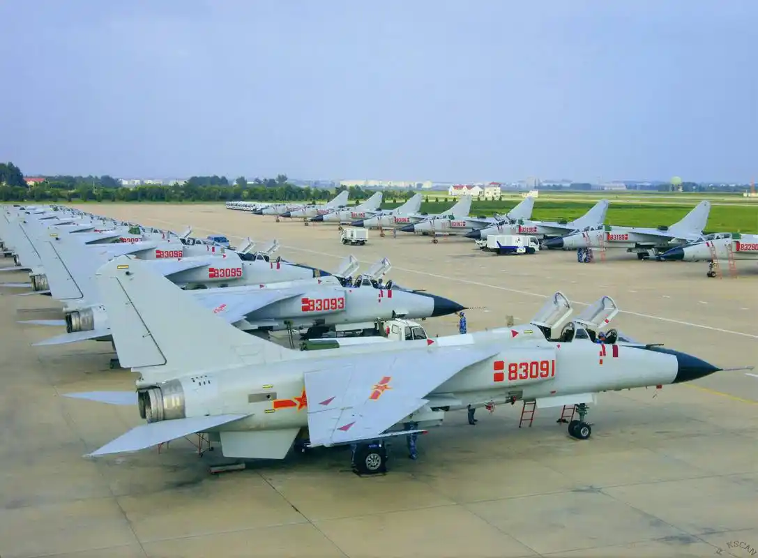 我军中还有大量歼轰-7a服役 鹰魂永存!