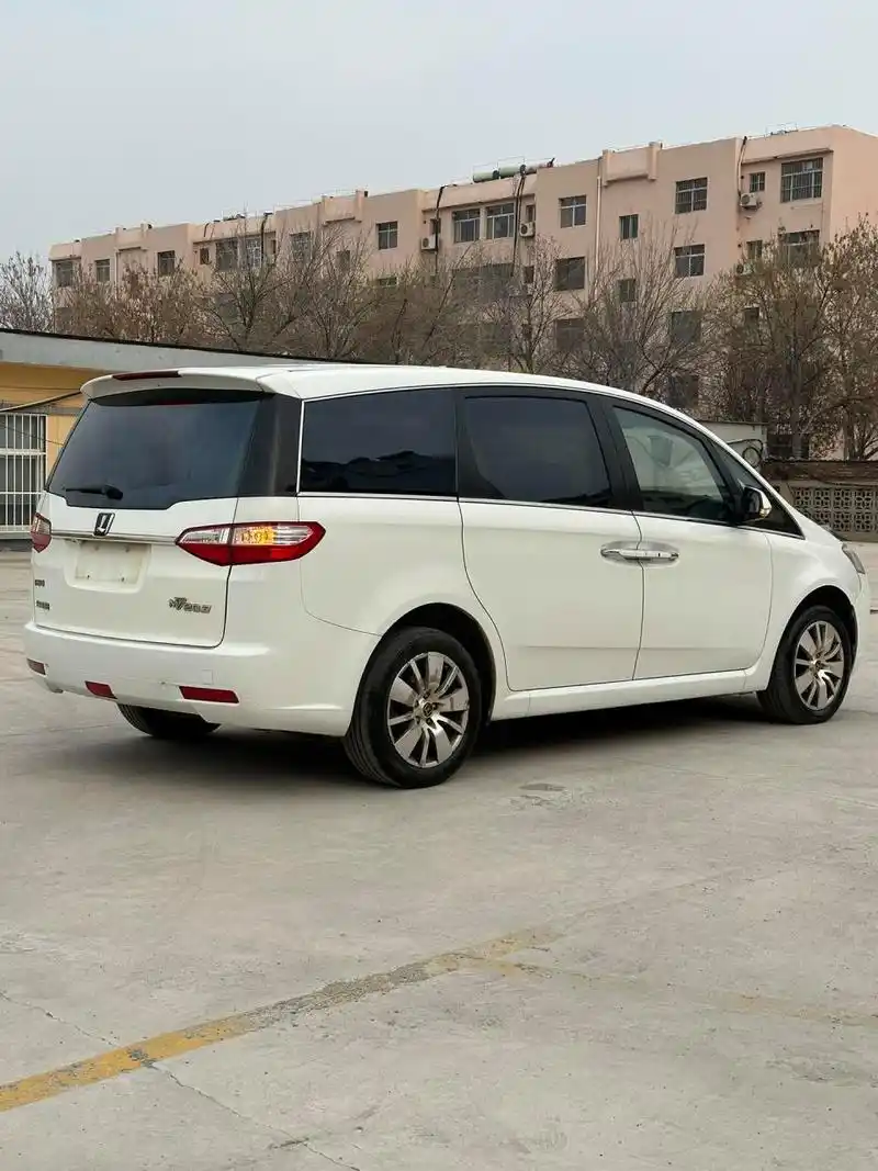 三万小七座商务,一手 新到14年79715纳智捷mpv七座豪华商务舱