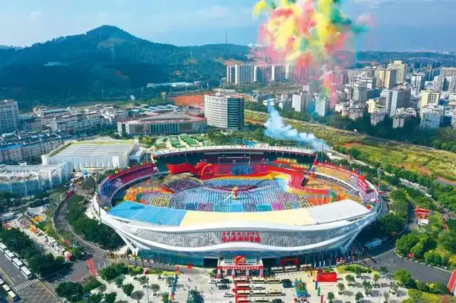 庆祝大会的主会场在凉山民族体育中心.