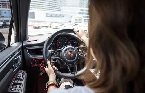 重庆美女与她的保时捷macan,女司机上路,做好准备了吗?
