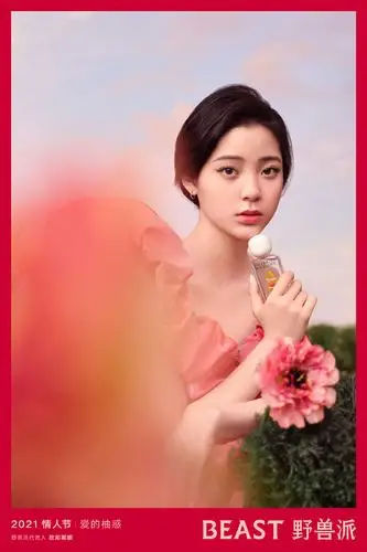 野兽派官宣代言人欧阳娜娜,在逃女神闯入伊甸园