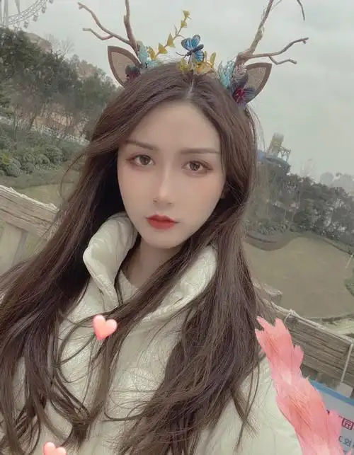 fly女友罕见露脸,并用鹿角cos低配版瑶,梦嫂看完都自愧不如