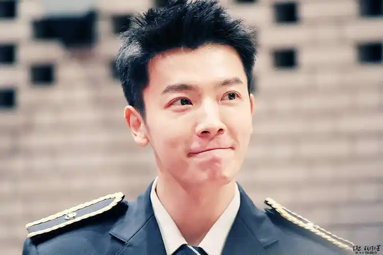 是不是该有老少年颜界扛把子 李东海! 小哥哥大画报!