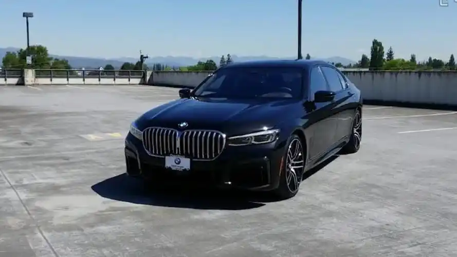 2020款宝马750li到货打开车门坐进后排才知道有多奢华