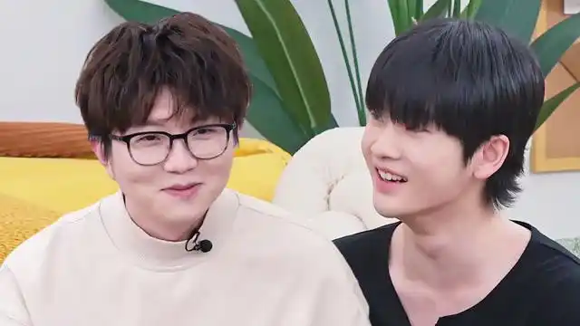 周震南被安利东北蘸酱菜,一脸懵的表情惹毛不易爆笑