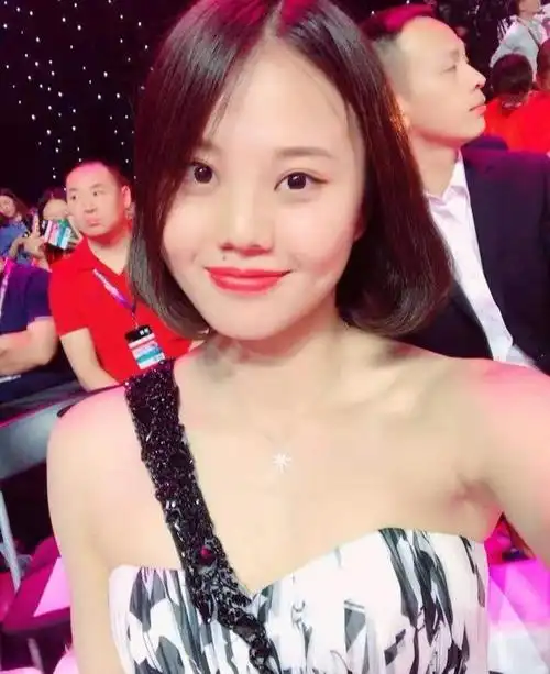 龚翔宇礼服照露肩装阔腿裤尽显完美身材她才是女排颜值之最