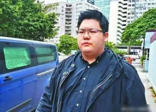 96年向华强在北京被白小航掌掴,白小航离京后,意外身亡原因不明